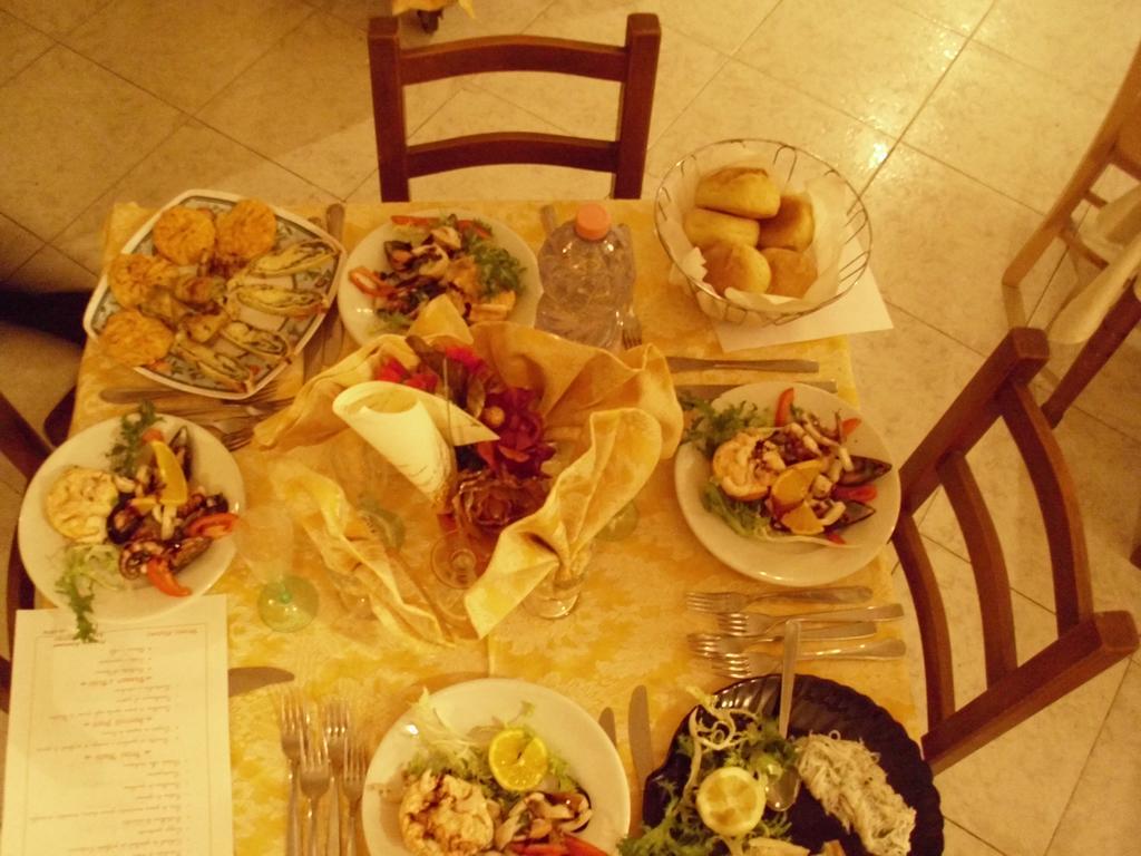 Pensione S. Antonio Ristorante Silvia Furci Siculo Exterior foto