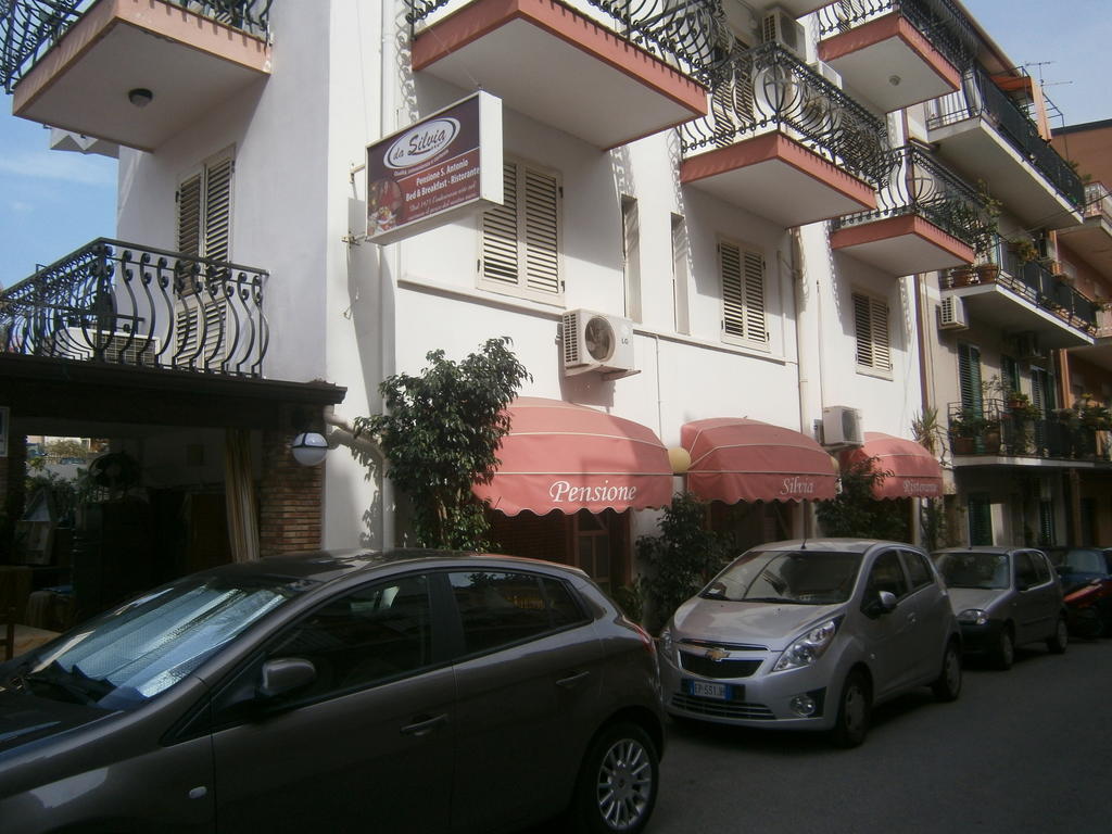 Pensione S. Antonio Ristorante Silvia Furci Siculo Exterior foto